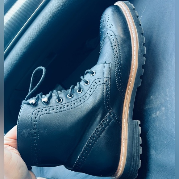 Club room Wingtip lace-up boots size 12 men’s
Decorative broguing at upper - Picture 8 of 8